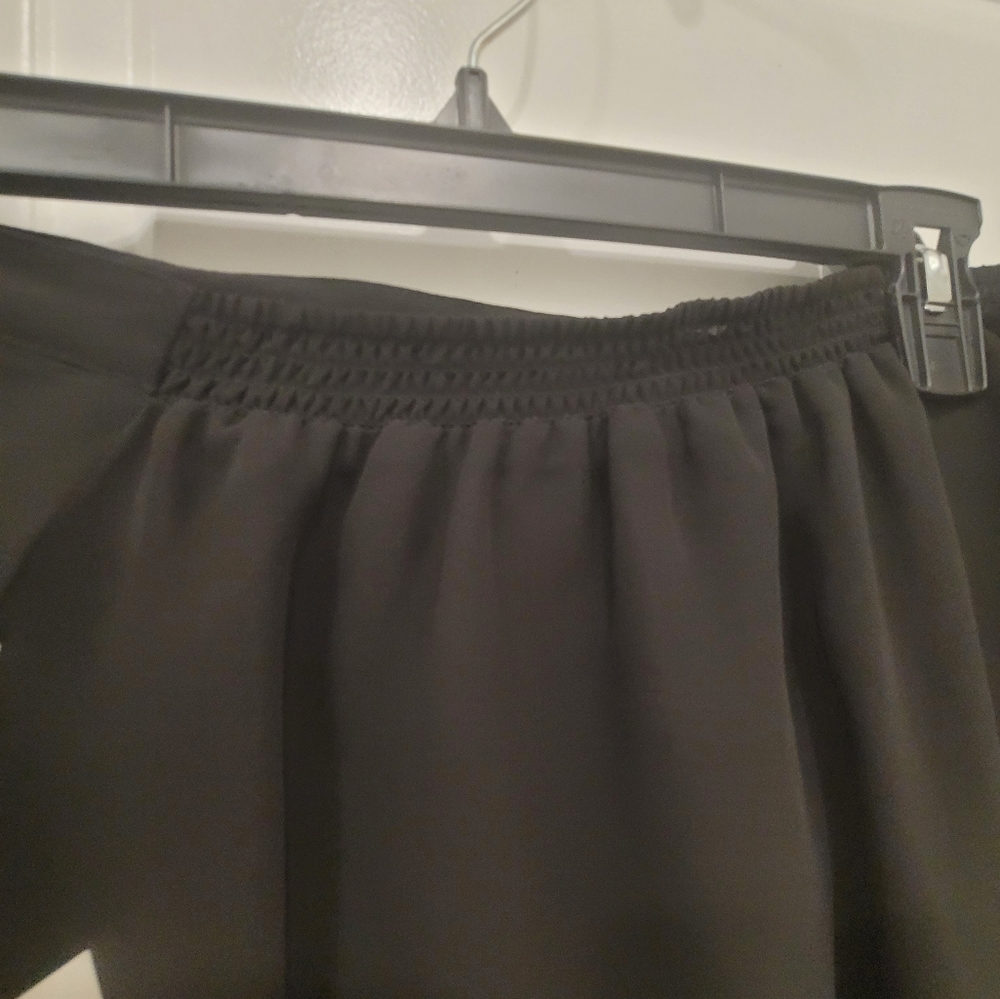 Clothing - Picture 4 of 4